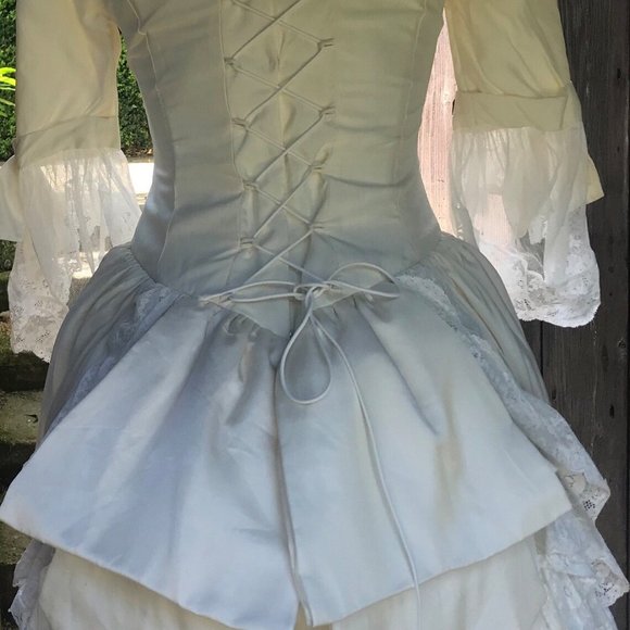 Amazing 80s silk wedding dress . Victorian style . - Picture 3 of 9